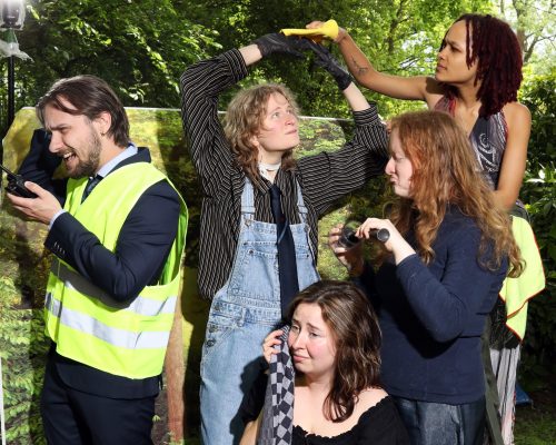 Grondligging – Kras op de tent, gat in het gras